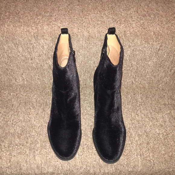 🖤NWT Franco Sarto Black Velvet Booties - Picture 1 of 8